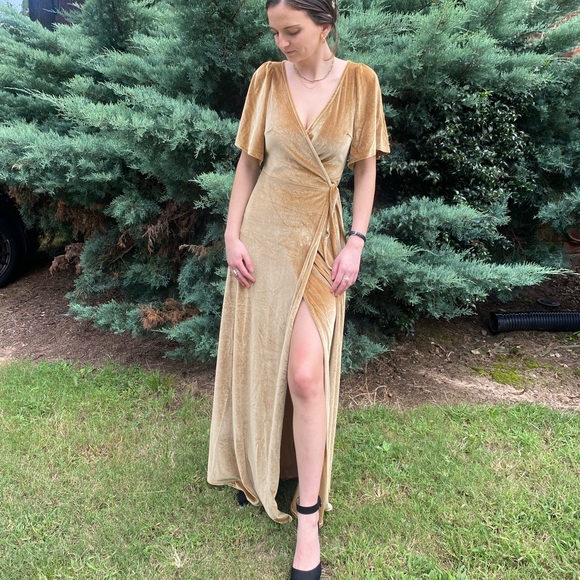 baltic born gown✨ - Picture 2 of 5